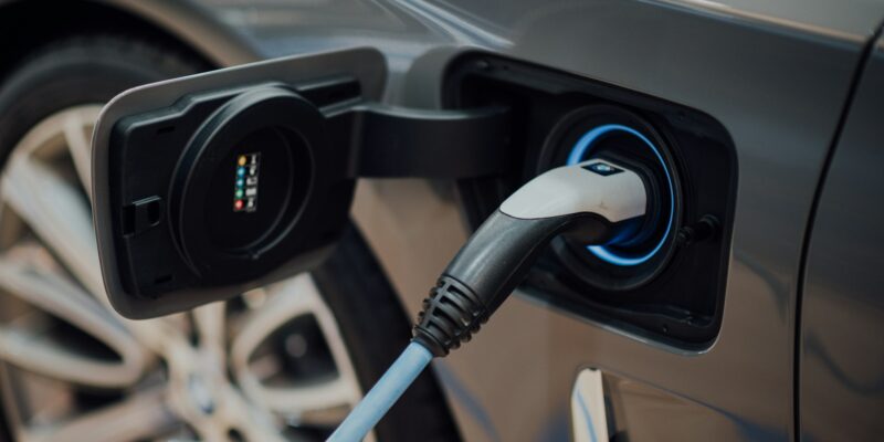 Solar Carports: Nachhaltige Energie und praktischer Wetterschutz vereint